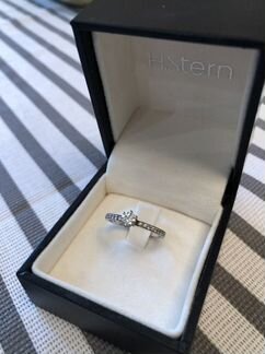 Золотое кольцо с бриллиантом H.Stern