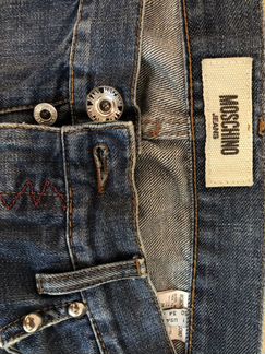 Джинсы Moschino