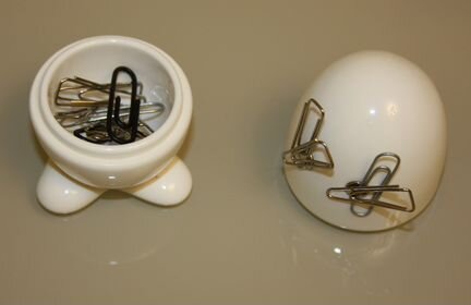 Канцтовары: скотч, подставка для скрепок