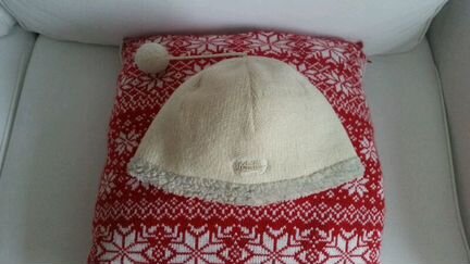 Шапка белая теплая с помпоном