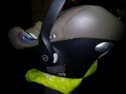 Автомобильное кресло