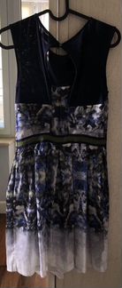 Приталенное платье Guess