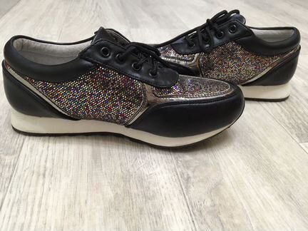 Ботинки (кроссовки) для девочки