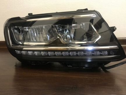 Фара правая VW Tiguan 2 LED оригинал