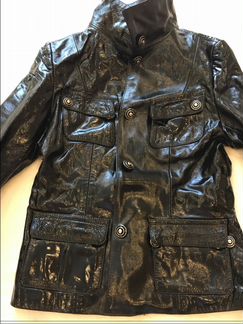 Продам кожаную лаковую куртку