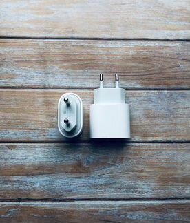 Блок быстрой зарядки 18W USB-C новый для iPhone 12