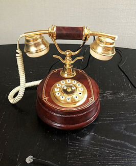 Телефон кнопочный Италия