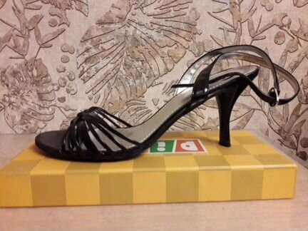 Босоножки фирмы Bata