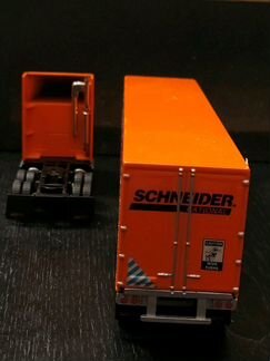 Грузовик International Pem 1/64