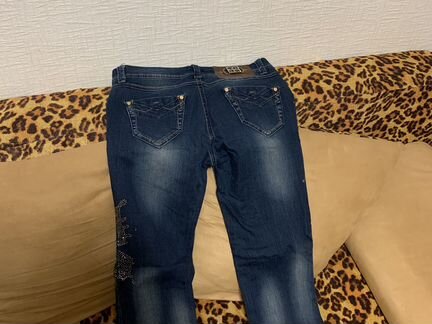 Женские джинсы