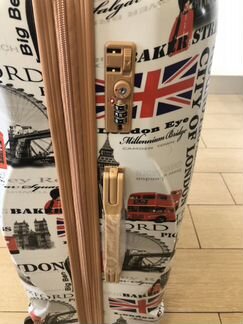 Чемодан SunVoyage новый 75 см