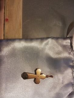 Золотой крест с фианитами