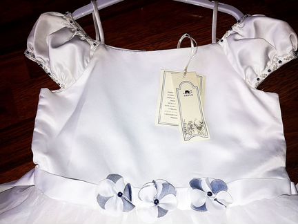 Платье праздничное белое. Новое. на 7-10 лет