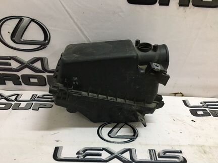 Корпус воздушного фильтра Toyota Avensis AZT250L