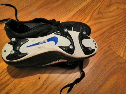Футбольные бутсы