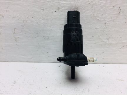 Моторчик омывателя Volkswagen Tiguan 2.0 TDI 2010
