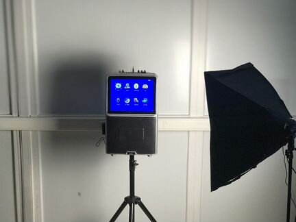 Портативная колонка с экраном + штатив