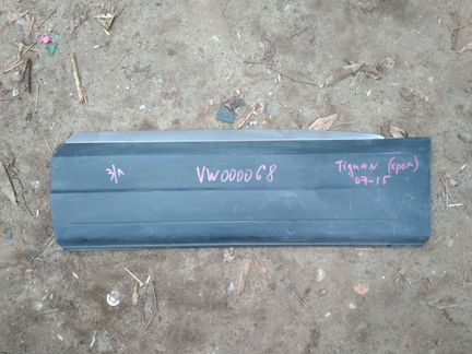 Молдинг двери зад лев Volkswagen Tiguan 5N0854949E