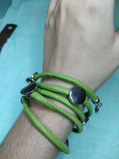 Браслет зелёный с кружочками