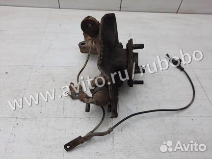 Кулак передний правый Toyota Auris E15 1zrfe 2008