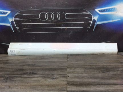 Накладка передней двери правая Audi Q5 S-Line