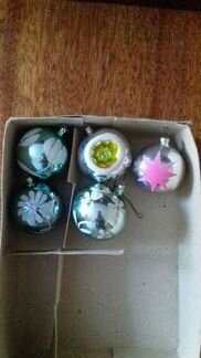 Елочные игрушки (шары)