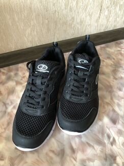 Новые кроссовки 41 размера