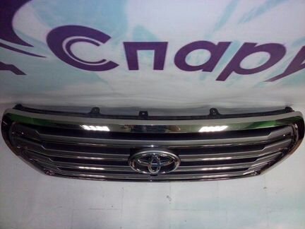 Решетка радиатора передняя верхняя Toyota Land