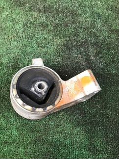 Опора двигателя правая Mitsubishi Space Star DG3A