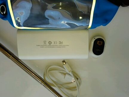 Аккумулятор Power Bank совместно с селфи-штативом