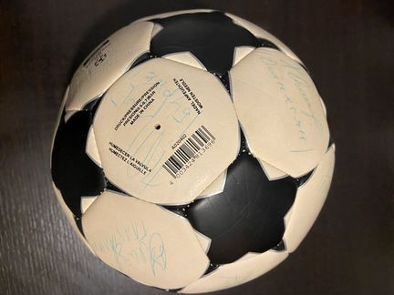 Мяч футбольный с автографами дорого