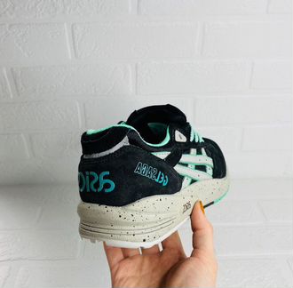 Кроссовки Asics