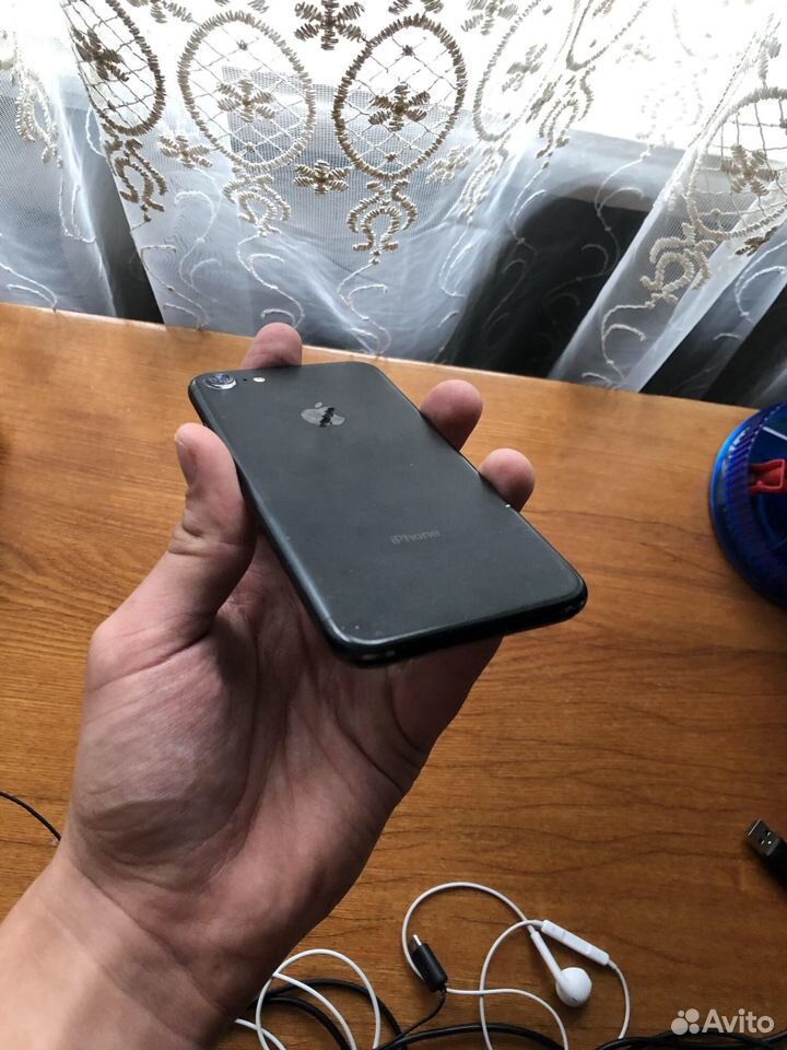 Телефон iPhone 7 32гб