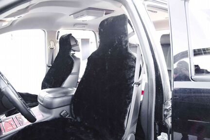 Меховая накидка на сиденье автомобиля