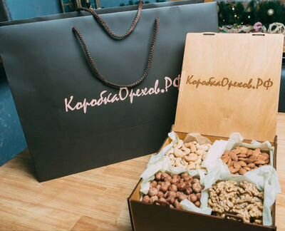 Коробка орехов в подарок
