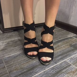 Чёрные босоножки