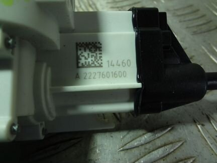 Доводчик задней правой двери Мерседес 222